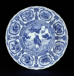 Blau-weiße Kraak-Platte mit Li Tiegvai, der das Meer auf einem Doppelkürbis überquert, Wanli-Periode, 1594-1610 (Porzellan)