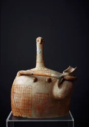Minoische Zivilisation: Terrakottaskulptur einer weiblichen Gottheit (Muttergöttin?) aus Myrtos. 2300 v. Chr. Maße: 21,1 cm. Kreta, Museum von Agios Nikolaos (Sankt Nikolaus)