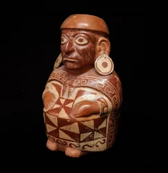 Präkolumbische Kunst, Moche-Zivilisation: Gefäß mit der Darstellung des „Webers“ - 200 v. Chr.-700 n. Chr. - Lima, Nationalmuseum für Anthropologie und Archäologie, Peru - Präkolumbische Kunst, Moche-Zivilisation (Mochica-Kultur), anthropomorphe Flasche: