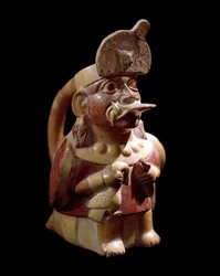 Präkolumbische Kunst, Moche-Kultur (Moche, Mochica): anthropomorphe Vase mit der Darstellung eines Priesters, der zwei Tiere opfert. 200 v. Chr.-700 n. Chr. Lima, Nationalmuseum für Anthropologie und Archäologie
