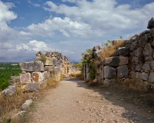 Mykenische Kunst: Zugang zur oberen Festung der mykenischen Zitadelle, Stadt Tiryns, um 1200 v. Chr.