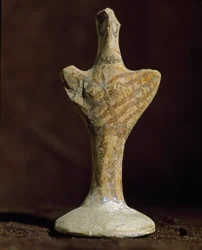 Mykenische Kunst: Terrakotta-Idol aus Scoglio del Tonno (Punta Tonno, Taranto) in Italien. Bronzezeit, 2000 v. Chr.