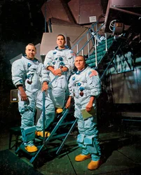 Die Besatzung von Apollo 8 vor einem Simulator, 1968