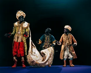 Weise, aus der Weihnachtskrippe und Baum