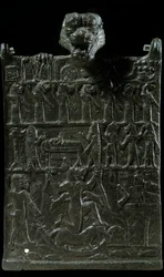 Mesopotamien: Bronze-Beschwörungsplakette gegen die dämonische Gottheit Lamashtu. Darstellung einer Exorzismusszene. Neuassyrische Periode (ca. 1000-612 v. Chr.). 750 v. Chr. Paris, Louvre Museum