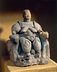 Terrakottastatue einer Muttergöttin aus Çatalhöyük, 6. Jahrtausend v. Chr.