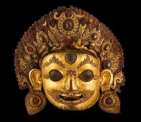 Kopf von Bhairava, ca. 16. Jahrhundert (bemaltes vergoldetes Kupfer und Bergkristall)