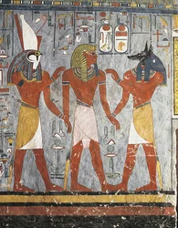 Pharao zwischen den Göttern Harsiesis und Anubis