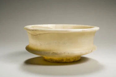Tazza, 18.-19. Dynastie, 1540-1186 v. Chr. (Alabaster)