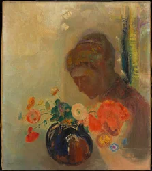 Frau mit einer Blumenvase
