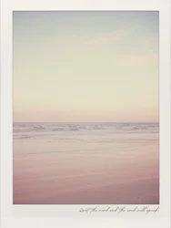 Serener pastellfarbener Strand