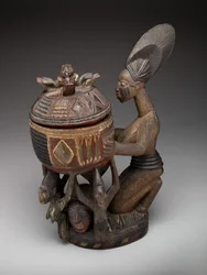 Kniende weibliche Figur mit Schale (olumeye), ca. 1910 bis ca. 1938
