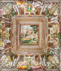 Ansicht der Decke des Zimmers von Adonis und der Gedenksteine der Familienmitglieder Rossi, Gonzaga, Riario und Medici, Rocca dei Rossi, San Secondo, Parma, Italien