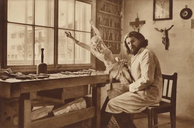 Holzschnitzerwerkstatt in Oberammergau, Alois Lang, der Darsteller Christi im Passionsspiel 1930