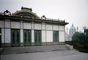 Jugendstil: Ansicht des Pavillons der U-Bahn-Station Karlsplatz (jetzt Café) von Architekt Otto Wagner (1841-1918) (Wiener Secession) 1894-1899 Wien, Österreich