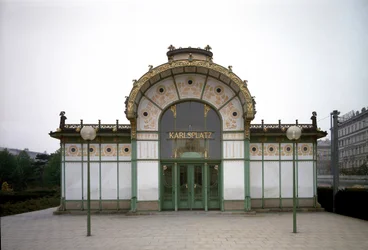 Jugendstil: Ansicht des Pavillons der U-Bahn-Station Karlsplatz (jetzt Café) von Otto Wagner