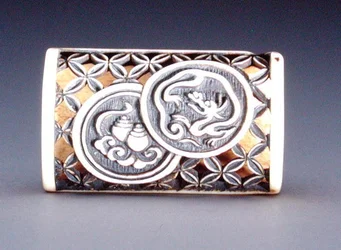 Netsuke mit durchbrochenem Design