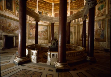 Innenansicht des frühchristlichen Baptisteriums von San Giovanni in Laterano, erbaut um 440