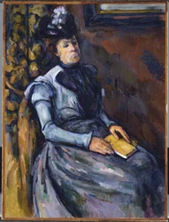 Sitzende Frau in Blau