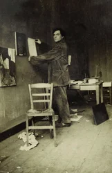 Amedeo Modigliani in seinem Atelier, um 1915