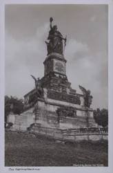 Nationaldenkmal, Denkmal zur Erinnerung an die Vereinigung Deutschlands, Rüdesheim am Rhein, Hessen (s/w Foto)