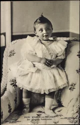 Prinz Wilhelm von Preußen in einem Sessel