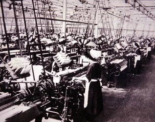 Japanische Baumwollindustrie: Frauen arbeiten an den Toyoda-Webstühlen, um 1920