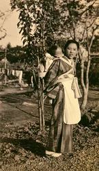 Japanische Mutter und Baby