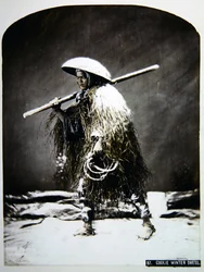 Japanischer Träger in seiner Winterkleidung, um 1900
