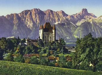 Thun, das Schloss und Stockhornkette