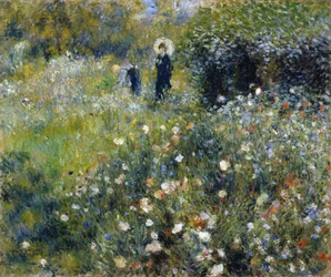 Frau mit Sonnenschirm in einem Garten