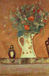Blumen auf einem Kaminsims