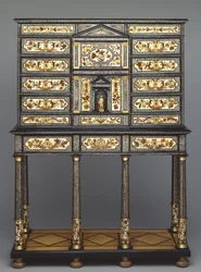 Schrank auf Ständer