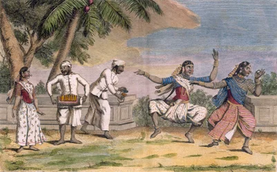 Eine Truppe von Bayaderes oder indischen Tänzerinnen mit männlichen Musikern, Illustration aus 