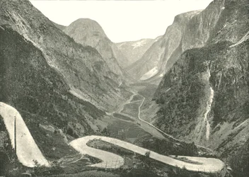 Die Zickzackstraße und Wasserfälle, Stalheim, Norwegen