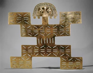 Gegossener Tumbaga-Brustschmuck aus Huaca del Dragón, Caldas, Kolumbien, im Tolima-Stil