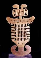 Präkolumbianische Kunst: Anthropomorpher Anhänger. Schmuck der Tolima-Kultur (Region Kolumbien) aus geformtem Gold, hergestellt zwischen dem 5. und 10. Jahrhundert