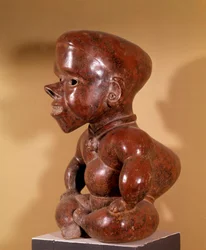 Präkolumbianische Kunst: Statuette eines nackten Buckligen