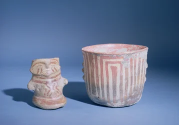 Gefäße aus Hacilar, Türkei, ca. 5500-00 v. Chr. (bemalte Keramik)