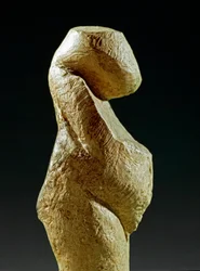 Prähistorie: Statue einer Gravettian-Frau vom Fundort Kostenki (Oblast Woronesch). 30000-25000 v. Chr.
