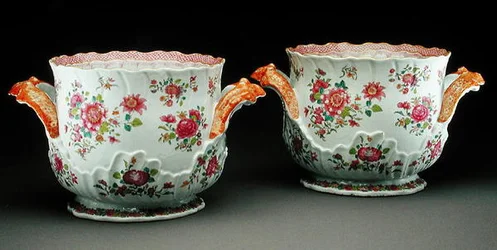 Ein Paar famille rose Weinkühler, ca. 1775