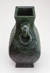 Kaiserliche Vase aus Bronze in Fang Hu Form, Qianlong-Periode (1736-96) (Jade)