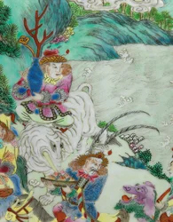 Detail von einem Paar kaiserlicher Famille-Rose-Vasen