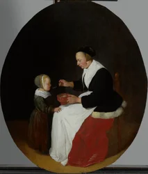 Eine Mutter füttert ihrem Kind Brei