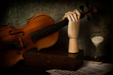 Violine und Sanduhr
