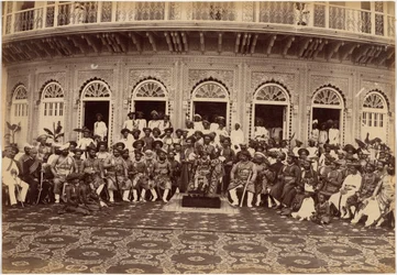 Maharadscha Scindia, Adlige und hohe Beamte, Gwalior