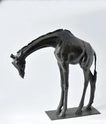 Große Giraffe mit gesenktem Kopf, modelliert 1909-10, gegossen vor 1913