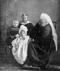 Königin Victoria mit den Kindern des Herzogs und der Herzogin von York, 1901
