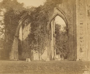 Glastonbury Abbey, Bögen des nördlichen Seitenschiffs