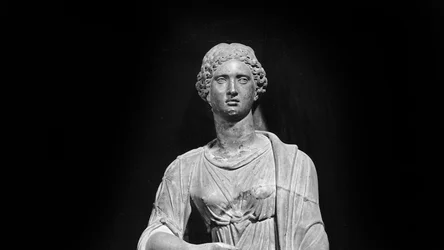 Agrippina die Jüngere (15-59 n. Chr.) mit ihrem Sohn Nero (37-68 n. Chr.) (Marmor) (s/w Foto) (Detail)